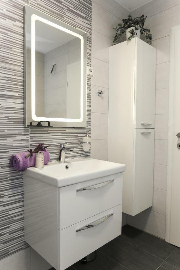 Apartamento Keko Supetar Exterior foto
