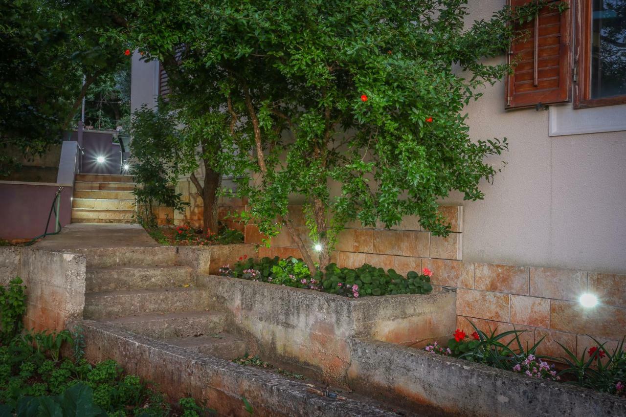 Apartamento Keko Supetar Exterior foto