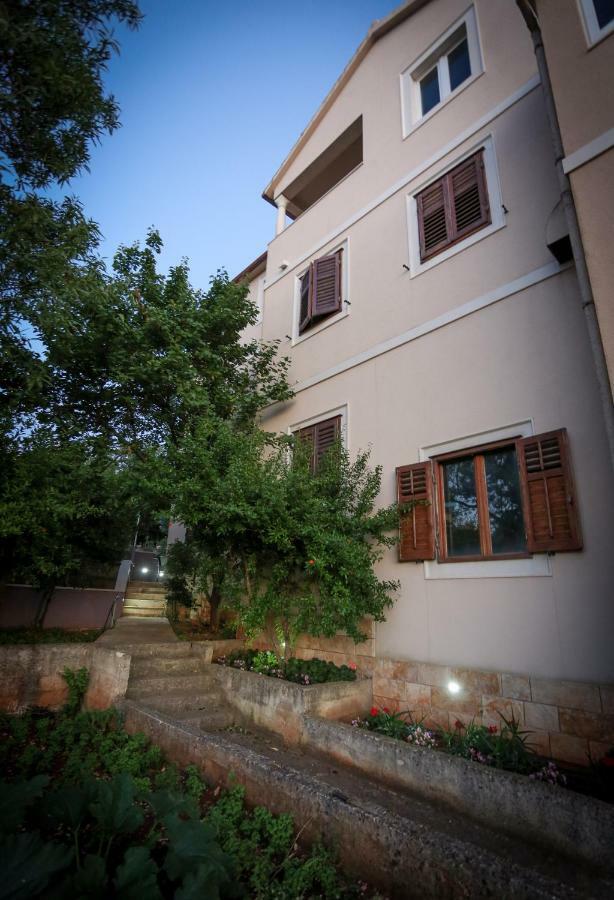 Apartamento Keko Supetar Exterior foto